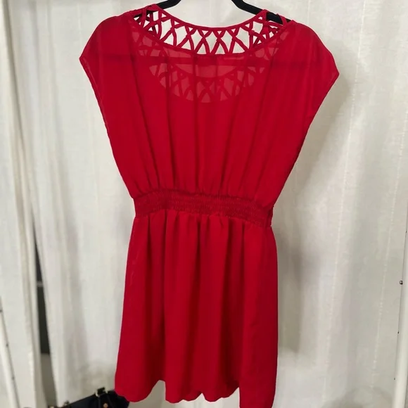 Red dress - Picture 4 of 4